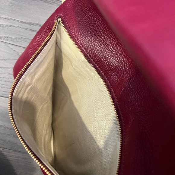 Authentic Tory Burch Logo Reva leather bag in dark merlot - Picture 4 of 5